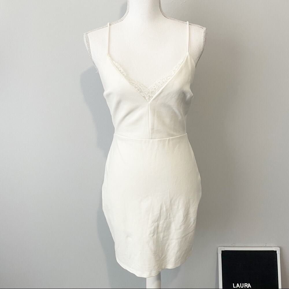 Lush white bodycon lace dress size medium sleeveless tank v neck